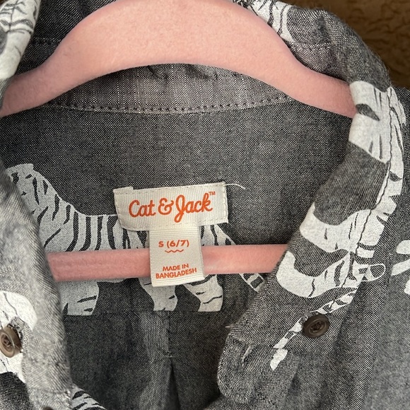 Gray and white tiger shirt size 6/7 - Picture 2 of 4